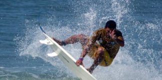 Leonardo Neves é bicampeão brasileiro do SuperSurf 2003