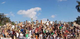 Manifestação questiona proibição