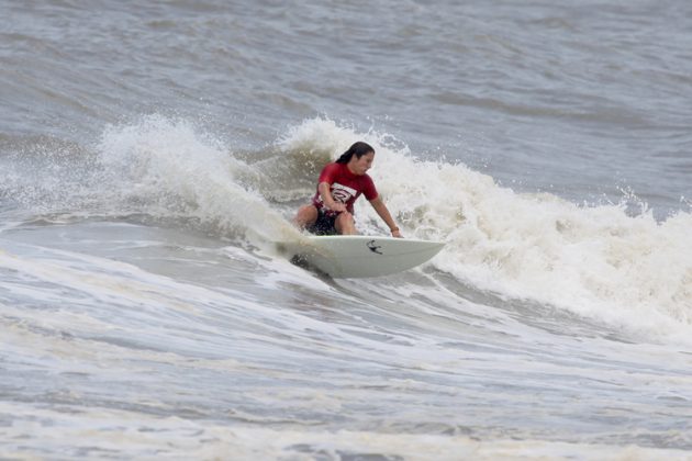 Ana Ceccarelli, Circuito Catarinense Amador 2010, praia do Rincão, Içara (SC). Foto: Basílio Ruy / Fecasurf.