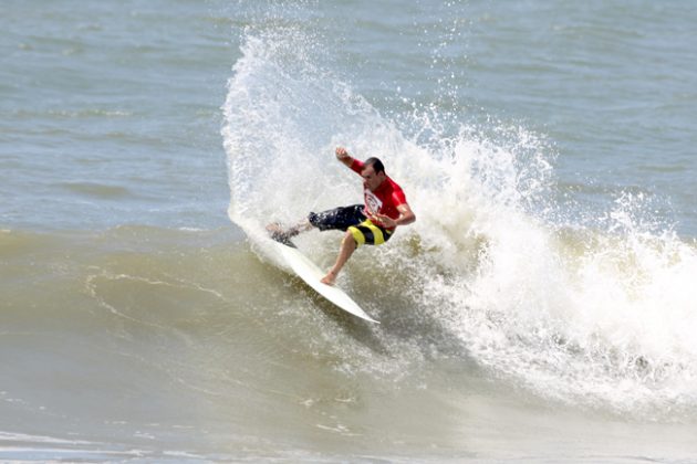 Deolir de Souza, Circuito Catarinense Amador 2010, praia do Rincão, Içara (SC). Foto: Basílio Ruy / Fecasurf.