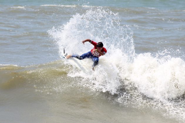 Diego Michereff, Circuito Catarinense Amador 2010, praia do Rincão, Içara (SC). Foto: Basílio Ruy / Fecasurf.