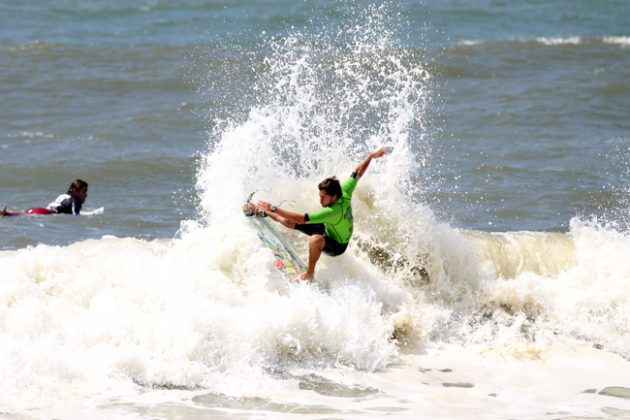 Igor Arakaki, Circuito Catarinense Amador 2010, praia do Rincão, Içara (SC). Foto: Basílio Ruy / Fecasurf.