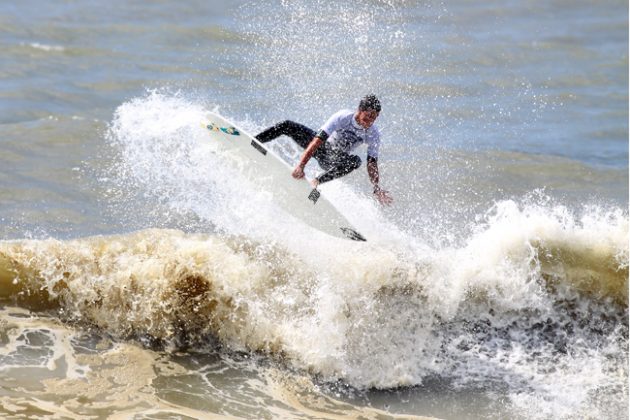 Julio Terres, Circuito Catarinense Amador 2010, praia do Rincão, Içara (SC). Foto: Basílio Ruy / Fecasurf.