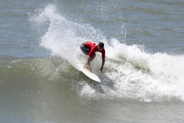 Leandro da Silva, Circuito Catarinense Amador 2010, praia do Rincão, Içara (SC). Foto: Basílio Ruy / Fecasurf.