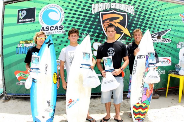 Pódio Júnior, Circuito Catarinense Amador 2010, praia do Rincão, Içara (SC). Foto: Basílio Ruy / Fecasurf.