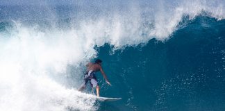 Surfista retorna de lesão