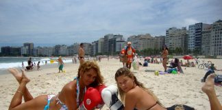 Bodyboarders duelam em Copacabana (RJ)