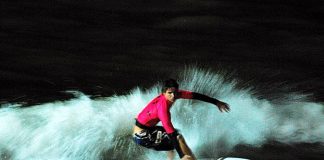 Noites de surf no Atalaia (SC)