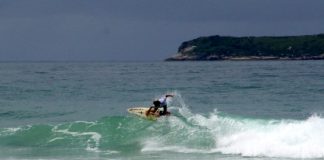 Molecada quebra no Rip Curl Grom Search