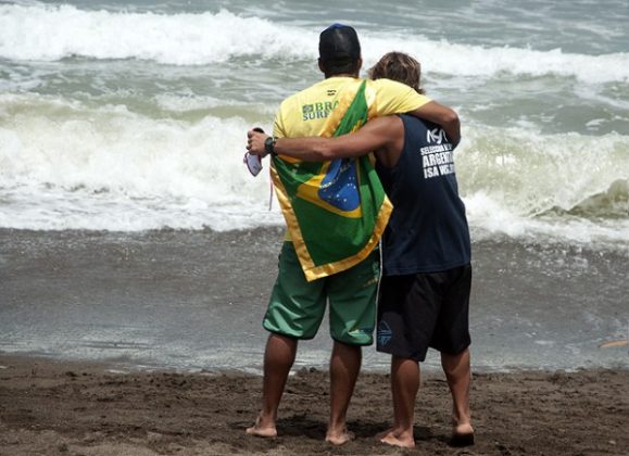 Otoney Xavier e Martin Passeri, Billabong ISA Games 2011, Playa Venao, Panamá. Foto: Gabriel Calissi.