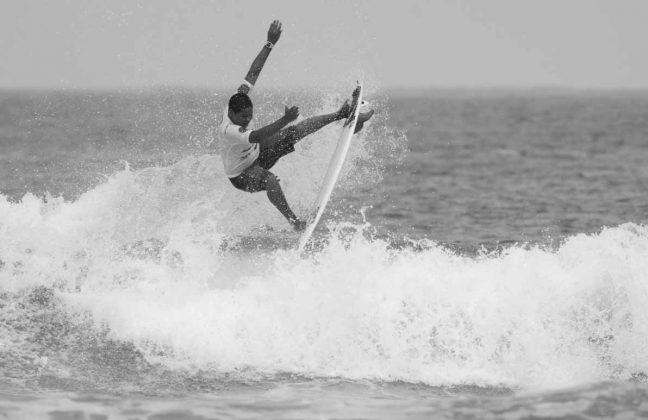 Wesley Dantas, Rip Curl Grom Search 2012, praia do Tombo, Guarujá (SP). Foto: Carla Rocha.