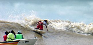 Adilton Mariano é campeão brasileiro na Pororoca