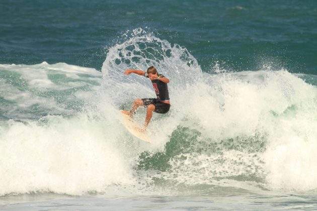 Jackson Santos, Quiksilver Universitário 2012, Itamambuca, Ubatuba (SP). Foto: Akiwas.