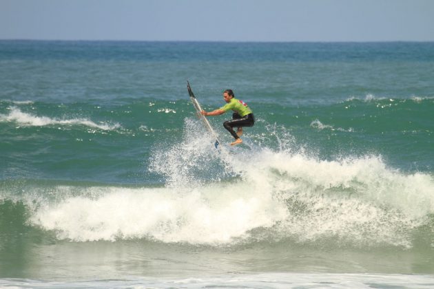 Matheus Lee, Quiksilver Universitário 2012, Itamambuca, Ubatuba (SP). Foto: Akiwas.