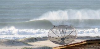 Ondulação balança a Ilha