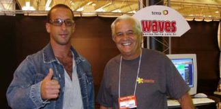 Dick Brewer navega no Waves.Terra