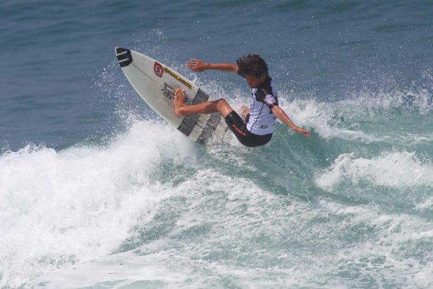 Lucas Paes, Rip Curl Grom Search 2013, Itaúna, Saquarema (RJ). Foto: Silvia Winik / FMA Notícias.