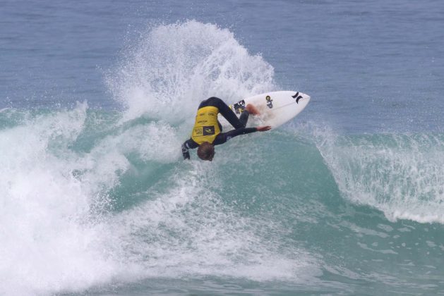 Samuel Pupo, Rip Curl Grom Search 2013, Itaúna, Saquarema (RJ). Foto: Silvia Winik / FMA Notícias.