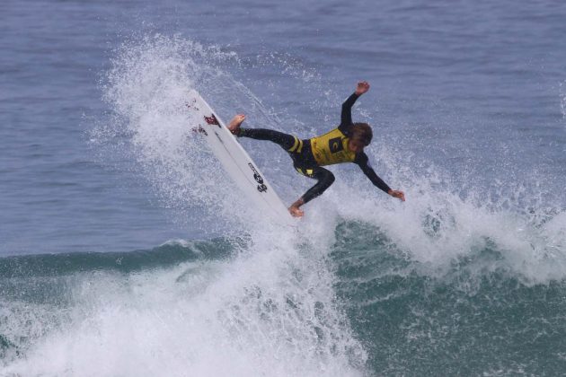 Samuel Pupo, Rip Curl Grom Search 2013, Itaúna, Saquarema (RJ). Foto: Silvia Winik / FMA Notícias.