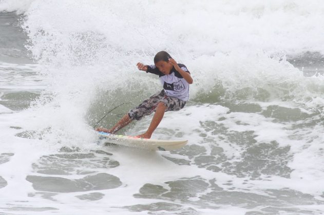 Eduardo Motta, Rip Curl Grom Search 2013, praia do Tombo, Guarujá (SP). Foto: Nancy Geringer.