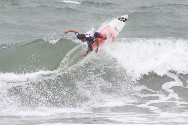 Gustavo Ramos, Rip Curl Grom Search 2013, praia do Tombo, Guarujá (SP). Foto: Nancy Geringer.