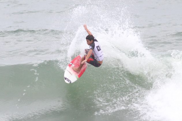 Gustavo Ramos, Rip Curl Grom Search 2013, praia do Tombo, Guarujá (SP). Foto: Nancy Geringer.