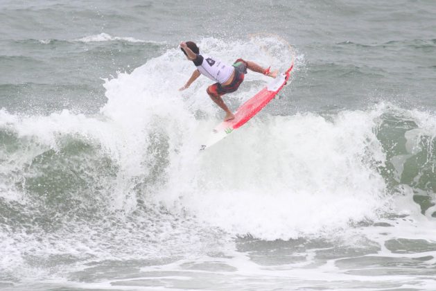 Gustavo Ramos, Rip Curl Grom Search 2013, praia do Tombo, Guarujá (SP). Foto: Nancy Geringer.