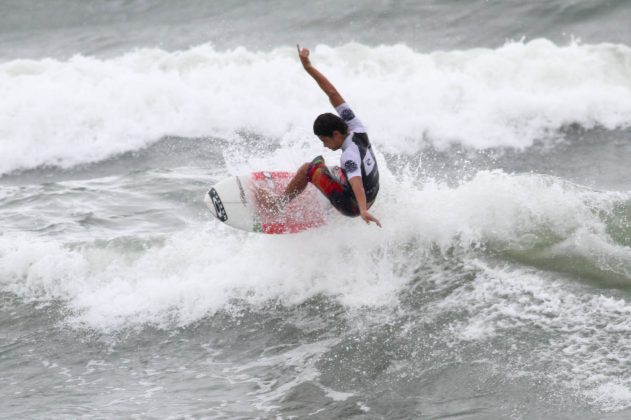 Gustavo Ramos, Rip Curl Grom Search 2013, praia do Tombo, Guarujá (SP). Foto: Nancy Geringer.