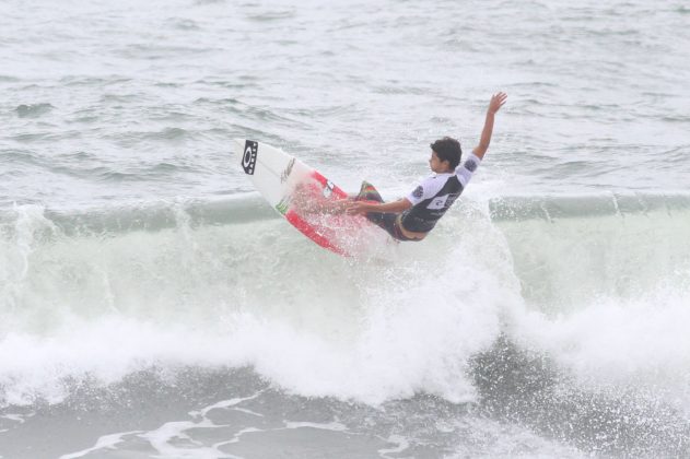 Gustavo Ramos, Rip Curl Grom Search 2013, praia do Tombo, Guarujá (SP). Foto: Nancy Geringer.