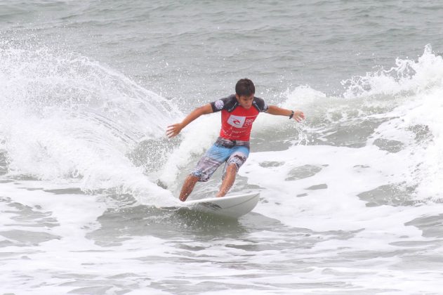 Ian Tavares, Rip Curl Grom Search 2013, praia do Tombo, Guarujá (SP). Foto: Nancy Geringer.