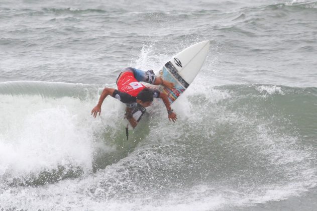 Ian Tavares, Rip Curl Grom Search 2013, praia do Tombo, Guarujá (SP). Foto: Nancy Geringer.