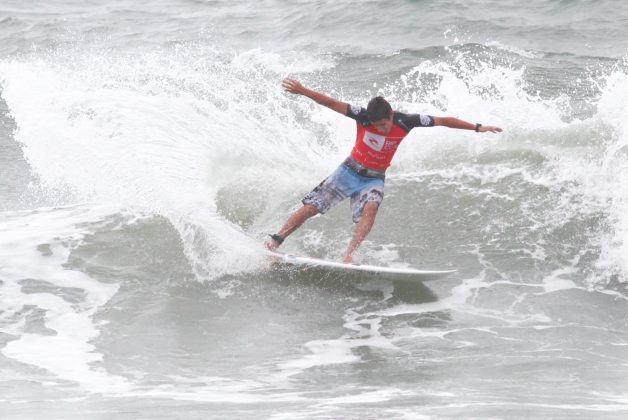 Ian Tavares, Rip Curl Grom Search 2013, praia do Tombo, Guarujá (SP). Foto: Nancy Geringer.