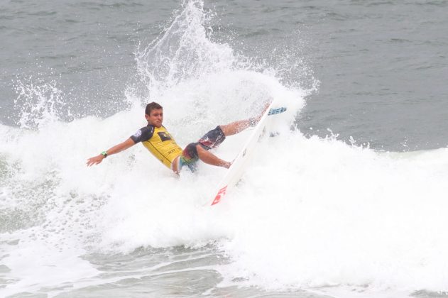 Igor Moraes, Rip Curl Grom Search 2013, praia do Tombo, Guarujá (SP). Foto: Nancy Geringer.