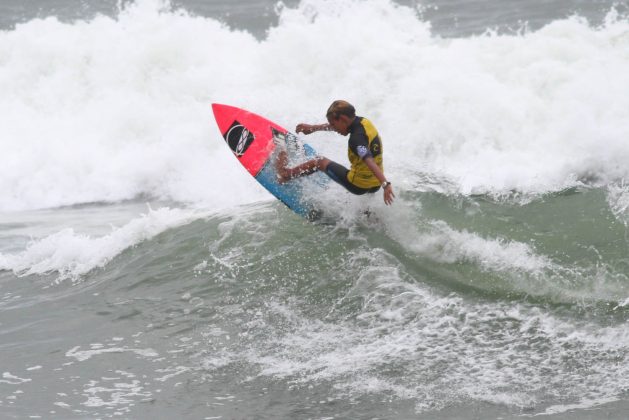 Ihgor Santana, Rip Curl Grom Search 2013, praia do Tombo, Guarujá (SP). Foto: Nancy Geringer.