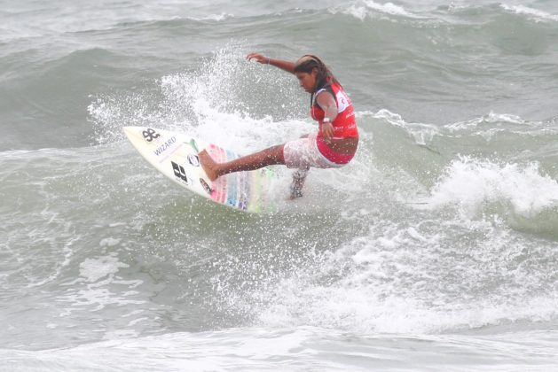 Kayane Reis, Rip Curl Grom Search 2013, praia do Tombo, Guarujá (SP). Foto: Nancy Geringer.