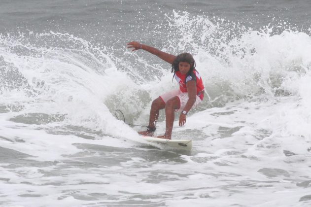 Kayane Reis, Rip Curl Grom Search 2013, praia do Tombo, Guarujá (SP). Foto: Nancy Geringer.