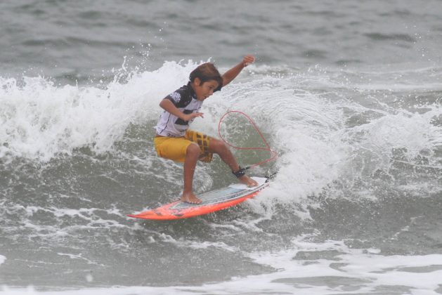 Lucas Vicente, Rip Curl Grom Search 2013, praia do Tombo, Guarujá (SP). Foto: Nancy Geringer.