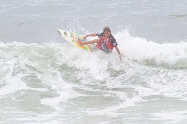 Matheus Herdy, Rip Curl Grom Search 2013, praia do Tombo, Guarujá (SP). Foto: Nancy Geringer.