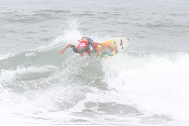 Matheus Herdy, Rip Curl Grom Search 2013, praia do Tombo, Guarujá (SP). Foto: Nancy Geringer.