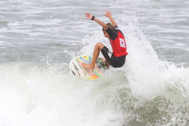 Matheus Herdy, Rip Curl Grom Search 2013, praia do Tombo, Guarujá (SP). Foto: Nancy Geringer.