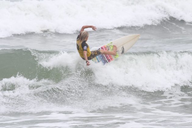 Raul Reis, Rip Curl Grom Search 2013, praia do Tombo, Guarujá (SP). Foto: Nancy Geringer.