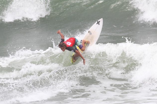 Samuel Pupo, Rip Curl Grom Search 2013, praia do Tombo, Guarujá (SP). Foto: Nancy Geringer.