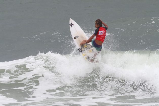 Samuel Pupo, Rip Curl Grom Search 2013, praia do Tombo, Guarujá (SP). Foto: Nancy Geringer.