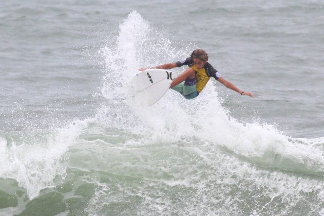 Samuel Pupo, Rip Curl Grom Search 2013, praia do Tombo, Guarujá (SP). Foto: Nancy Geringer.