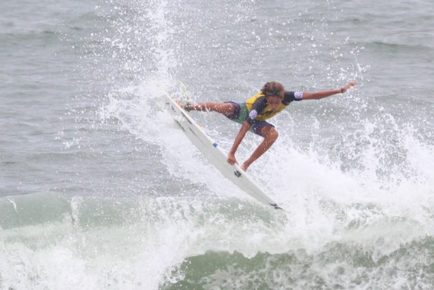 Samuel Pupo, Rip Curl Grom Search 2013, praia do Tombo, Guarujá (SP). Foto: Nancy Geringer.