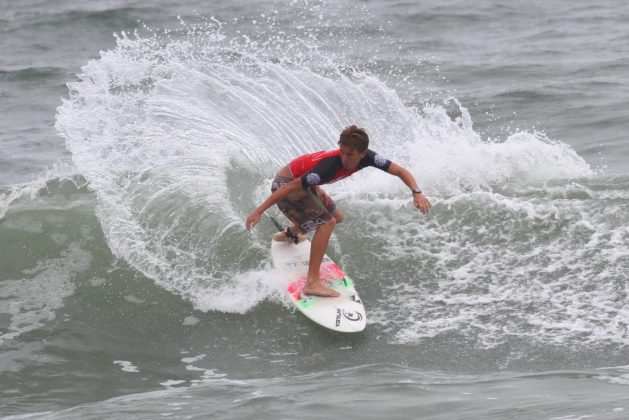 Vitor Mendes, Rip Curl Grom Search 2013, praia do Tombo, Guarujá (SP). Foto: Nancy Geringer.