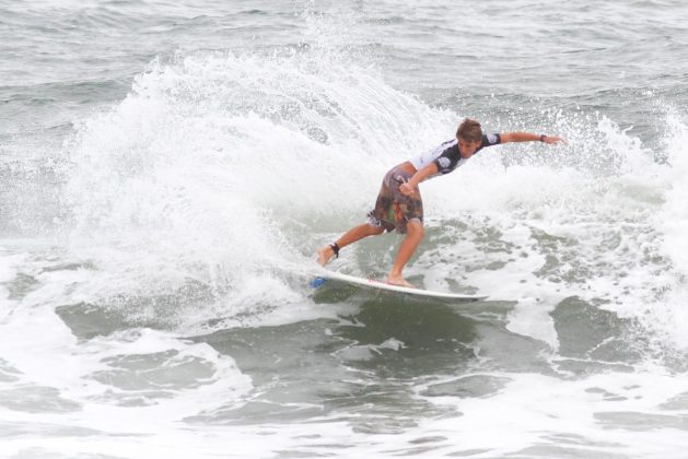 Vitor Mendes, Rip Curl Grom Search 2013, praia do Tombo, Guarujá (SP). Foto: Nancy Geringer.