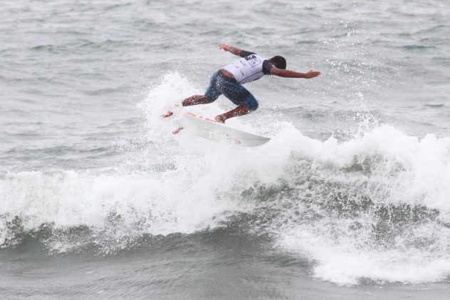 Wesley Dantas, Rip Curl Grom Search 2013, praia do Tombo, Guarujá (SP). Foto: Nancy Geringer.