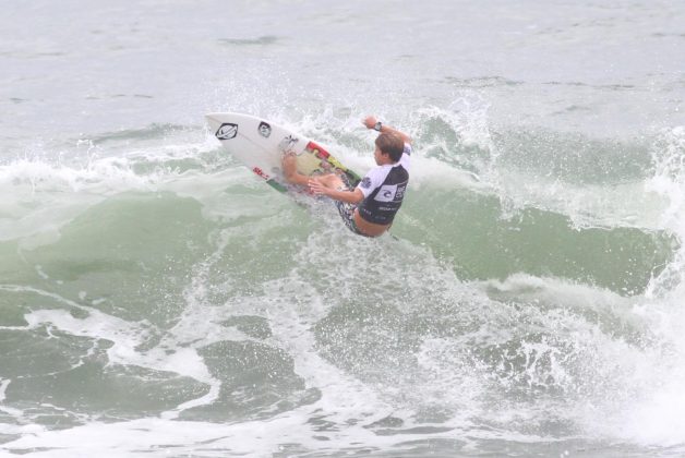 Yuri Fernandes, Rip Curl Grom Search 2013, praia do Tombo, Guarujá (SP). Foto: Nancy Geringer.