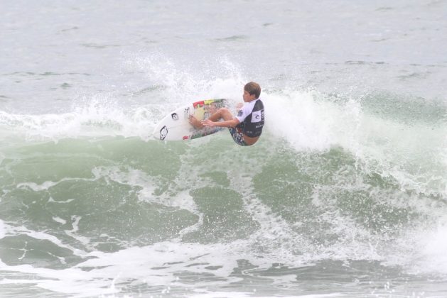 Yuri Fernandes, Rip Curl Grom Search 2013, praia do Tombo, Guarujá (SP). Foto: Nancy Geringer.